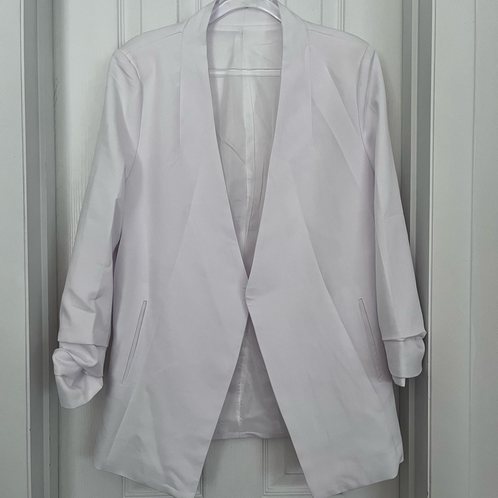 Amazon White Blazer with Lapel Collar and Open Front